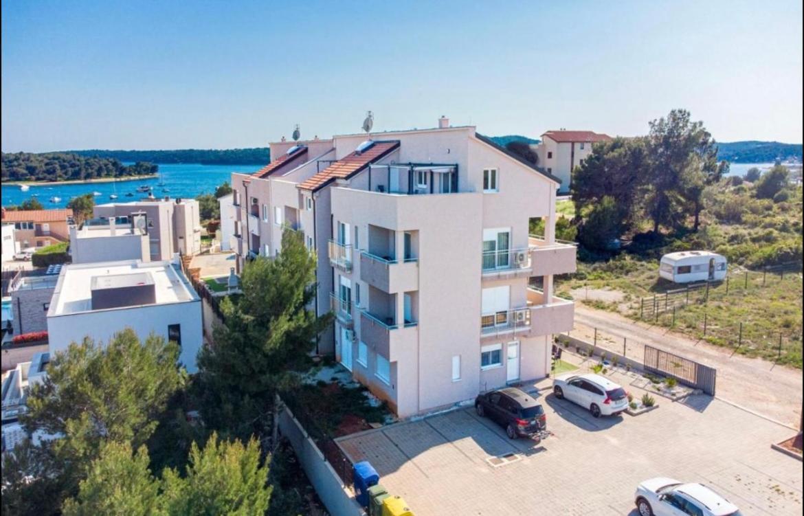 Apartman Yacht Medulin Buitenkant foto